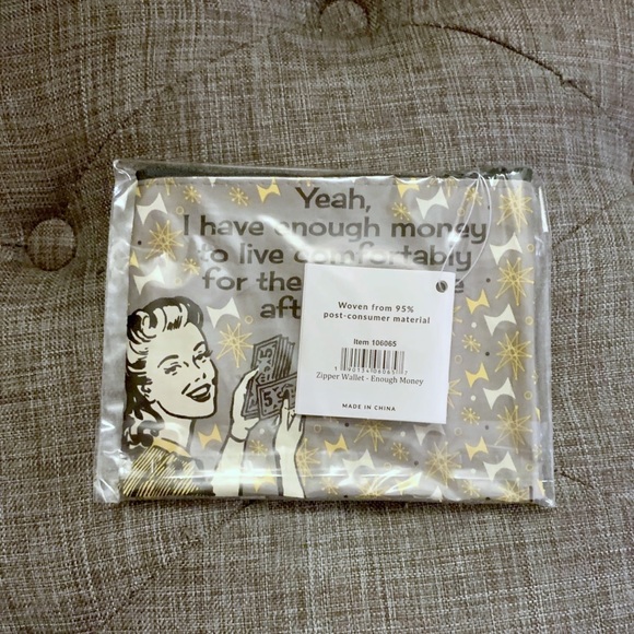 NWT ECO Gray Star 'I'd Rather Cry in a Mansion' Zip Wallet - Picture 2 of 3